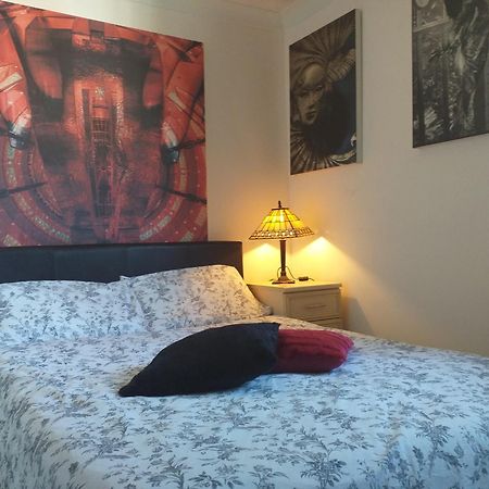 Lovely Double Bedroom In Rotherhithe 런던 외부 사진